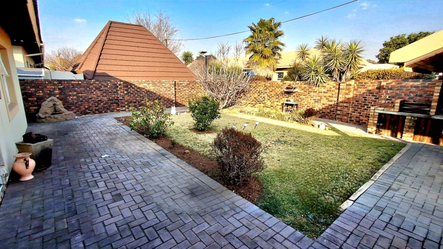 2 Bedroom Property for Sale in Roodia Free State
